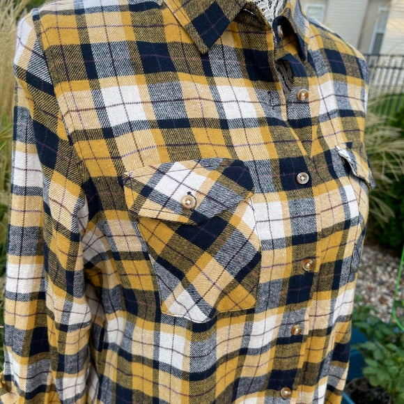 MOD Boutique Tops - Flannel shirt